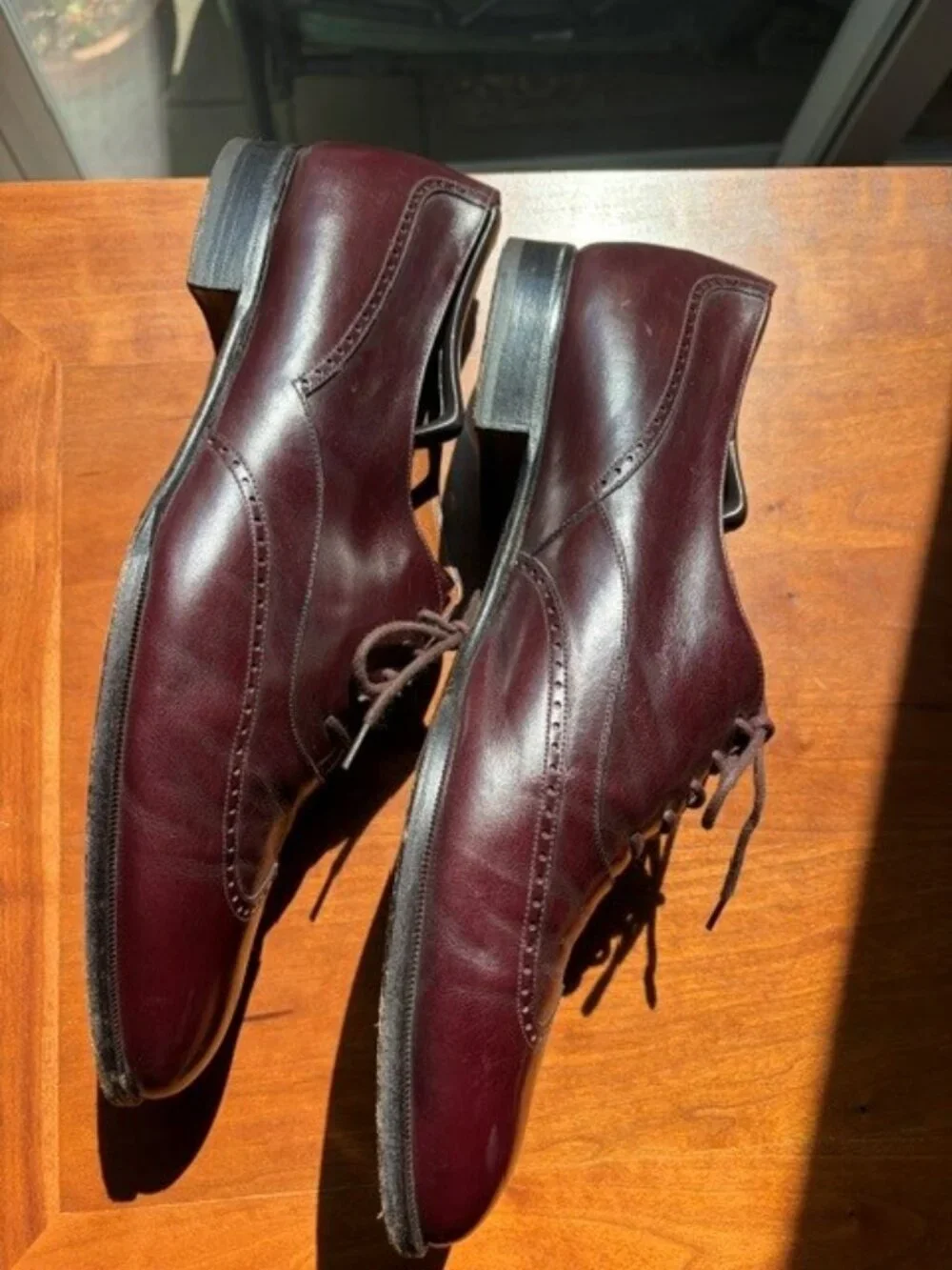 Men's BALLY premium calf leather dress shoes.
